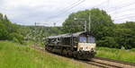 Die Class 66 653-04 fährt für Crossrail kommt als Lokzug von Aachen-West(D) nach Montzen(B) und kommt aus Richtung Deutschland und fährt durch Gemmenich/Botzelaer(B) in Richtung Montzen(B).
Aufgenomen bei Gemmenich/Botzelaer(B) von einem Weg an der Montzenroute.
Bei Sonne und Wolken am Nachmittag vom 9.6.2019.