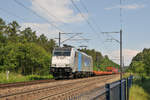 Die 186 422-2 der RTB Cargo rollt mit einem nur spärlich beladenen Containerzug durch den Gemmenicher Wald bei Moresnet-Chapelle gen Visé. Aufnahme vom 19.06.2019.