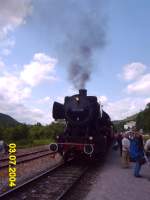 IC Liège (Lüttich) - Antwerpen trifft im Bhf Tongeren ein. Triebzüge der BR 80 Nr 394 & 395 am 3. März 2024.