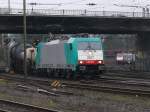 Cobra-Lok 2817 fhrt mit einem gemischten Gterzug von Belgien kommend in Aachen-West ein.