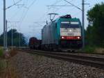 E186 215 mit einem endlos langen Gterzug auf dem Weg von Montzen (B) kurz hinter dem Viadukt von Moresnet nach Aachen West.