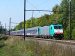 Cobra-Lok 2810 mit 6 Schlafwagen und einem gemischten Gterzug auf dem Weg nach Aachen-West.