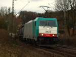 Die Cobra 186 214 kommt gerade mit einem beladenen Kesselzug von Belgien aus dem Gemmenicher Tunnel und rollt nun die nchsten 4km nach Aachen West die Rampe runter.