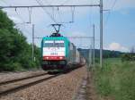 Containerzug mit HLE 2843 in Richtung Vis auf der Linie 24 bei Warsage am 13.