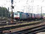 Die Cobra 2819 fhrt mit einem Gemischten Containerzug von Aachen-West nach Montzen/Belgien 10.10.2010