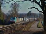 Mit viel Sand vor den Rdern zieht Cobra 186 198-8 (2806) am 09.02.2011 einen Containerzug von Aachen West nach Belgien.