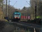 Mit einem Containerzug am Haken kommt Cobra 186 229-1 (2837) die Rampe der Montzenroute von Aachen West zum Gemmenicher Tunnel hoch.