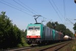 Zwei Cobra 2842 und 2820 kommen mit einem gemischten Gterzug von Aachen-West nach Antwerpen-Noord und fahren den Gemmenicher-Weg hoch bei Sommerwetter.