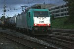 Die Cobra 2814 kommt mit einem Kesselzug aus Antwerpen und fhrt in Aachen-West ein bei Dunklen Himmel.
22.7.2011