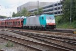 Die cobra 2807 kommt mit einem Autozug aus Antwerpen und fhrt in Aachen-West ein bie Sonne und Wolken.