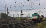 Die Cobra 2809 fhrt mit einem gemischten Gterzug von Aachen-West nach Antwerpen-Noord bei Sonne und Wolken.