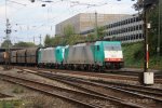 Zwei Cobra 2822 und 2843 kommen mit einem Kohlenzug aus Zandvliet(B) nach Mannheim(D) und fahren in Aachen-West ein bei Sonne und Wolken.