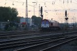 Die Class 66 PB12  Marleen  von Crossrail fhrt mit einem Containerzug von Aachen-West nach Belgien bei Abendrot.