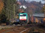 Bei schnsten Herbstwetter zieht Cobra 186 205 (2813) einen Containerzug die Rampe der Montzenroute von Aachen West nach Belgien hoch.