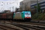 Die Cobra 2831 kommt  mit einem gemischtem Gterzug aus Antwerpen-Noord(B) und fhrt in Aachen-West am 24.12.2011.