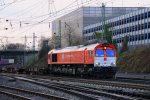 Die Class 66 DE6310  Griet  von Crossrail kommt mit einem Containerzug aus Belgien und fhrt in Aachen-West ein bei Wolken am 30.12.2011.