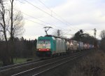 Die Cobra 2805 kommt mit einem Containerzug aus Aachen-West in Richtung Belgien.