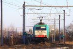 Nochmal die Cobra 2822 kommt mit einem Containerzug aus Aachen-West in Richtung Vise und fhrt durch Montzen-Gare(B) bei schnem Winterwetter am 15.1.2012.