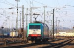 Die Cobra 2806 rangiert in Aachen-West und im Hintergrund steht die Cobra 2841 mit einem gemischten Gterzug  bei schnemsonnenschein  am 28.1.2012.