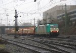 Die Cobra 2821 kommt mit einem Autoleerzug aus Belgien und fhrt in Aachen-West ein bei Regenwetter am 18.2.2012.