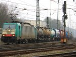 Die Cobra 2805 fhrt bei Nebel mit einem Containerzug von Aachen-West nach Belgien am 26.2.2012.