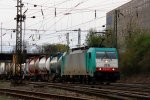 Die Cobra 2815 kommt mit einem Containerzug aus Antwerpen-Oorderen(B) nach Gallarate(I) und fhrt in Aachen-West ein bei Regenwolken am 10.4.2012.