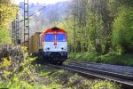 Die Class 66 DE6301  Debora  von Crossrail und fhrt den Gemmenicher-Weg herunter mit einem MSC-Containerzug aus Antwerpen-Berendrecht(B) und fhrt nach Aachen-West bei Sonnenschein am 19.4.2012.