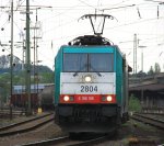 Die Cobra 2804 fhrt mit einem kurzen gemischten Gterzug aus Kln-Gremberg nach Antwerpen-Noord(B) bei der Ausfahrt von Aachen-West und fhrt in Richtung Montzen/Belgien bei Abendstimmung am