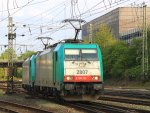 Zwei Cobra 2807 und 2820 kommen als Lokzug aus Belgien und fahren in Aachen-West ein bei der Abendsonne am 7.5.2012.