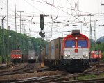 Die Class 66 DE6310  Griet  von Crossrail fhrt mit einem Containerzug von Aachen-West nach Belgien bei Wolken am 31.5.2012.