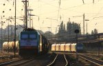 Die Cobra 2824 steht  mit einem Kesselzug  in Aachen-West in der Abendsonne am 26.6.2012.