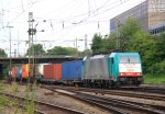 Die Cobra 2829 kommt mit einem Containerzug aus Belgien und fhrt in Aachen-West ein bei Sommerwetter am 28.6.2012.