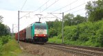 Die Cobra 2826 kommt mit einem Autozug aus Richtung Montzen(B) und fhrt nach Aachen-West bei Sommewetter.