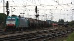 Die Cobra 2813 fhrt mit einem sehr langen gemischten Gterzug aus Kln-Gremberg nach Antwerpen-Noord(B) bei der Ausfahrt von Aachen-West und fhrt in Richtung Montzen/Belgien bei Wolken am 2.9.2012.