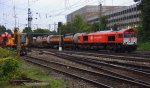 Die Class 66 DE6301  Debora  von Crossrail kommt mit einem Containerzug aus Belgien und fhrt in Aachen-West ein am Abend des 21.9.2012.