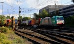 Die Cobra 2814 kommt aus Belgien mit einem Containerzug aus Antwerpen-  Oorderen(B) nach Gallarate(I) und fhrt in Aachen-West ein bei schnem Sonnenschein am 22.9.2012.