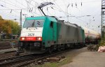 Die Cobra 2829 fhrt mit einem gemischten Gterzug aus Kln-Gremberg nach Antwerpen-Noord(B) bei der Ausfahrt von Aachen-West und fhrt in Richtung Montzen/Belgien bei Herbstwetter am 20.10.2012.