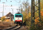 Ein Nachschuss von der Cobra 2835 rangiert in Aachen-West  mit zwei nagelneuen Belgische E-Loks von der SNCB 1840 und 1851 bei strahlend blauem Himmel am 9.11.2012.