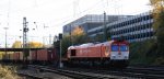 Die Class 66 DE6311  Hanna  von Crossrail kommt mit einem sehr langen MSC-Containerzug aus  Antwerpen-Berendrecht(B) nach Weil Am Rhein(D) und fhrt in Aachen-West ein bei schnem Sonnenschein am