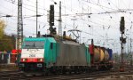 Die Cobra 2810 fhrt mit einem Containerzug aus Gallarate(I) nach Antwerpen-Oorderen(B) bei der Ausfahrt aus Aachen-West und fhrt in Richtung Montzen/Belgien bei bei Regenwolken am 10.11.2012.