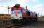 Die Class 66 DE6310  Griet  von Crossrail steht auf dem Abgstellgleis in Montzen-Gare(B) bei schnem Sonnenschein am 25.11.2012.