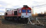 Die Class 66 DE6310  Griet  von Crossrail steht am Prellbock in Montzen-Gare(B bei Sonne und Wolken am 25.11.2012.