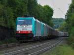 Cobra 186 205 (2813) rollt am 21.09.2012 mit 186 233 (2841) und einem Coilzug am Haken an der Westwallbunkeranlage am Reinartzkehl vorbei auf der Montzenroute die Rampe vom Gemmenicher Tunnel nach