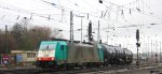 Die Cobra 2829 fhrt mit einem sehr langen Kesselzug aus Ludwigshafen-BASF nach Antwerpen-BASF(B) bei der Abfahrt aus Aachen-West und fhrt in Richtung Montzen/Belgien bei Regenwetter am 16.12.2012.