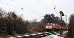 Die Class 66 DE6302  Federica  von Crossrail kommt mit einem P&O Ferrymasters Containerzug von Aachen-West nach Zeebrugge(B) und fhrt die Gemmenicher-Rampe hoch nach Belgien.