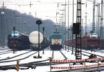 Die Cobra 2804 steht in Aachen-West mit einem gemischten Gterzug und wartet auf die Abfahrt nach Antwerpen-Noord(B) im Schnee am eiskalten 20.1.2013.