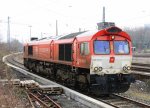 Die Class 66 DE6314  Hanna  von Crossrail steht mit Motor an abgestellt an der Laderampe in Aachen-West bei leichten Schneefall am eisigen 4 Grad minus 22.2.2013.