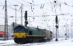 Die Class 66 PB20 von  Railtraxx BVBA fhrt mit einem langen Containerzug von Aachen-West nach Belgien bei Ausfahrt aus Aachen-West und fhrt in Richtung Montzen/Belgien  bei starken Schneefall am