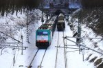 Die Cobra 2810 kommt mit einem langen Autolleerzug aus dem Gemmenicher-Tunnel und fhrt die Gemmenicher-Rampe herunter nach Aachen-West.