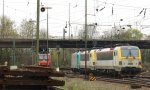 Ein Nachschuss von der SNCB 1807 und 1804 und die Cobra 2816 fahren aus Aachen-West nach Belgien und im Vodergrund stehen 482 006-4 und 482 018-9 beide von der SBB-Cargo   bei Wolken am 21.4.2013.